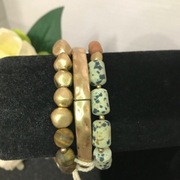 3/$25 NWT Universal Thread 3-Piece Beaded Bracelet Set Perfect Stocking Stuffer - Picture 4 of 7